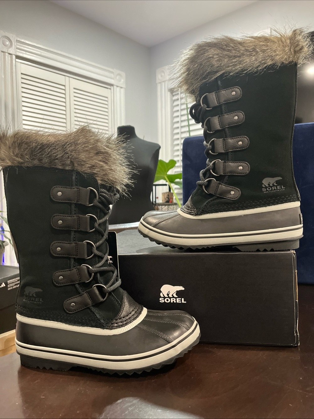 Sorel Joan of Artic Boot Black and Gray Faux-Fur Winter Lace-Up Boots